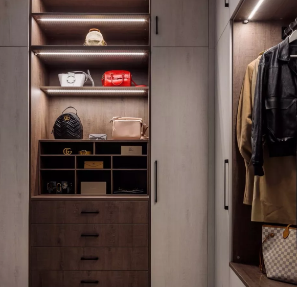 开放式挂衣区 开放式挂衣区